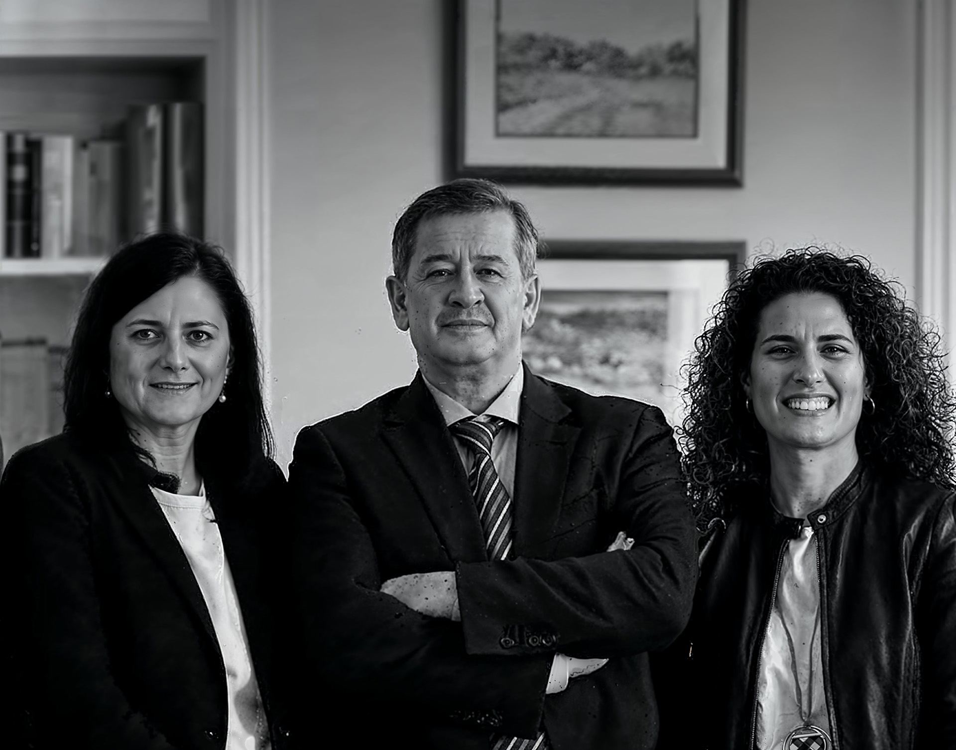 Carmen López, Luis Rodríguez y Pilar García, abogados de Sistema Legal
